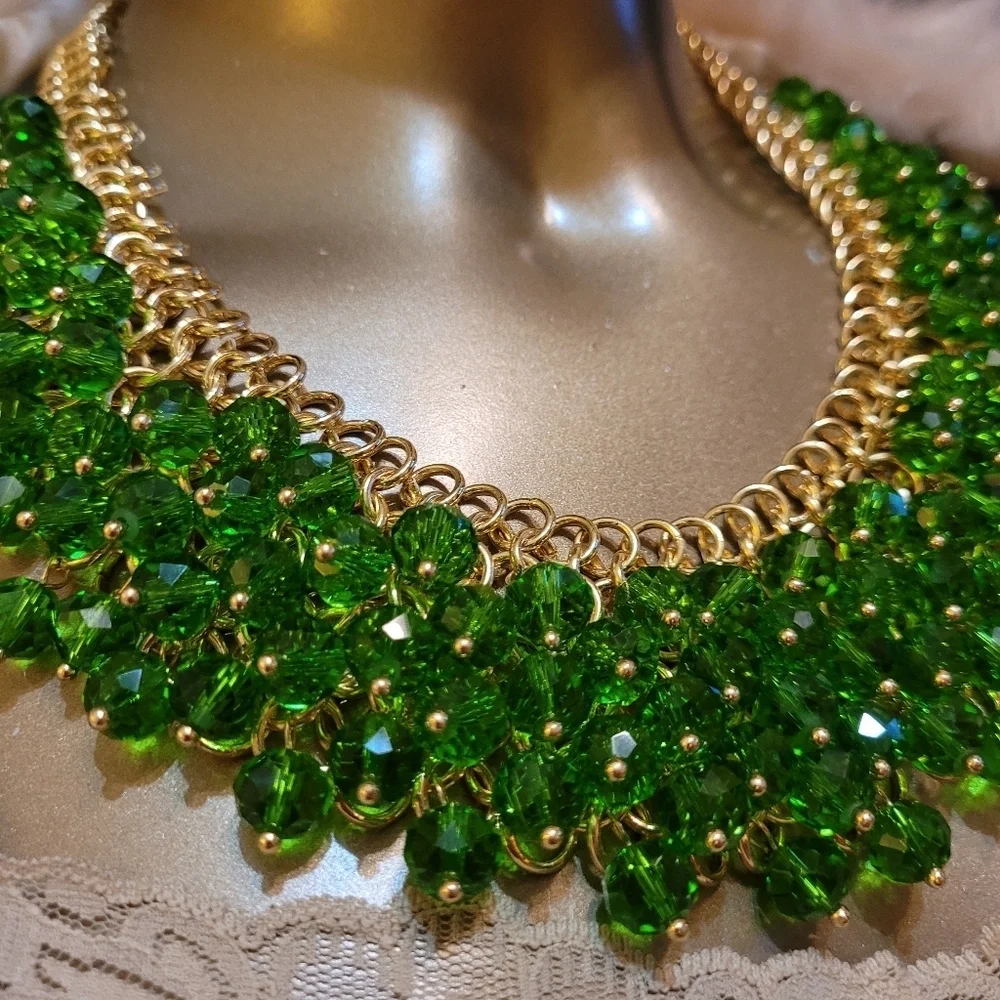 NWT Kelly Green Crystal Beaded Gold Statement Necklace